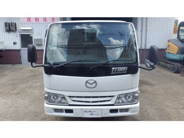 Mazda Titan Dash 6