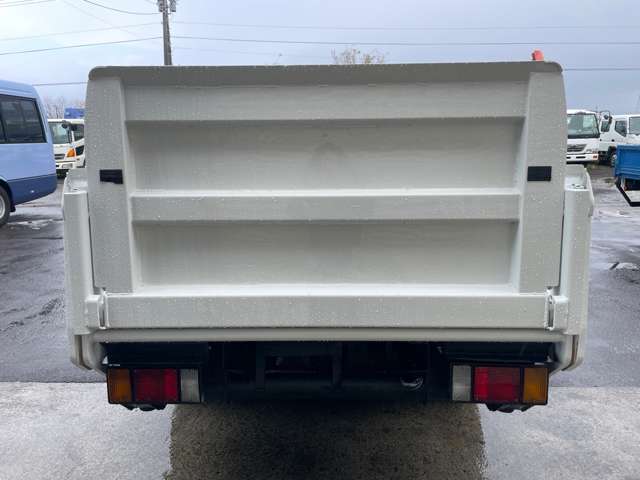 Isuzu Elf 6