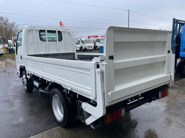 Isuzu Elf 7