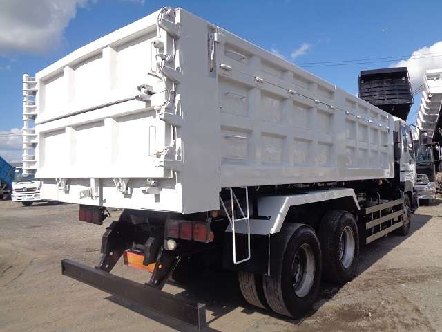 Isuzu Giga 3