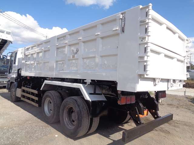 Isuzu Giga 4
