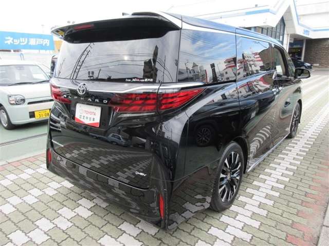 Toyota Alphard 4