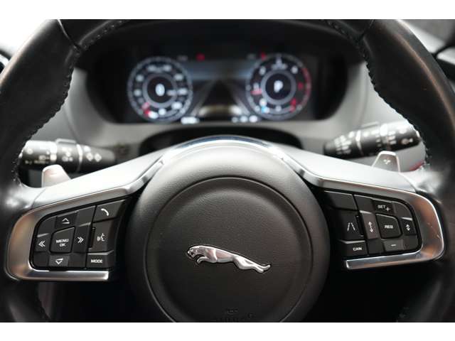 Jaguar F-Pace 12