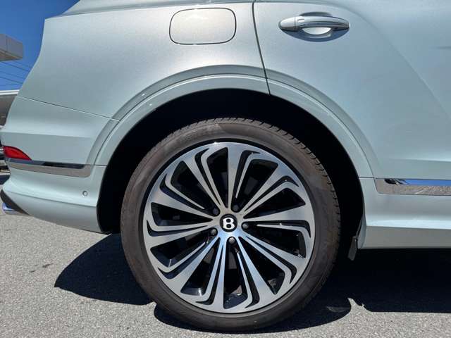 Bentley Bentayga 11