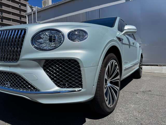Bentley Bentayga 10