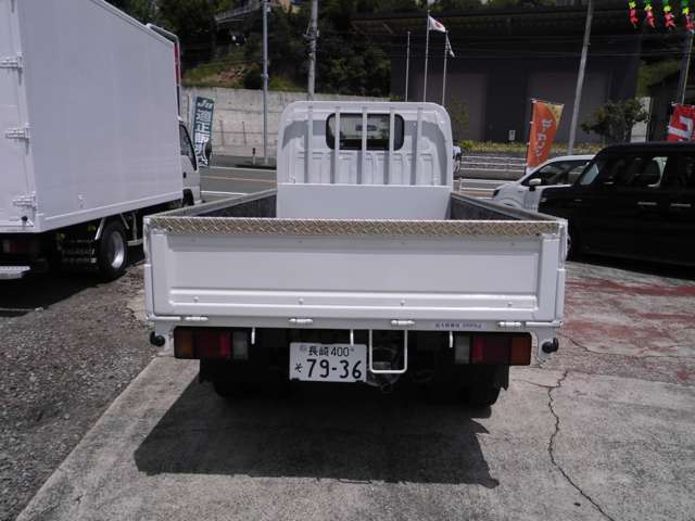 Isuzu Elf 6
