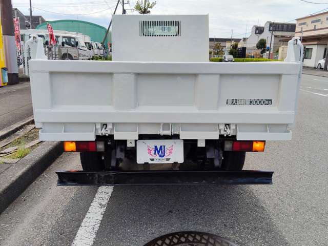 Mitsubishi Fuso Canter 9