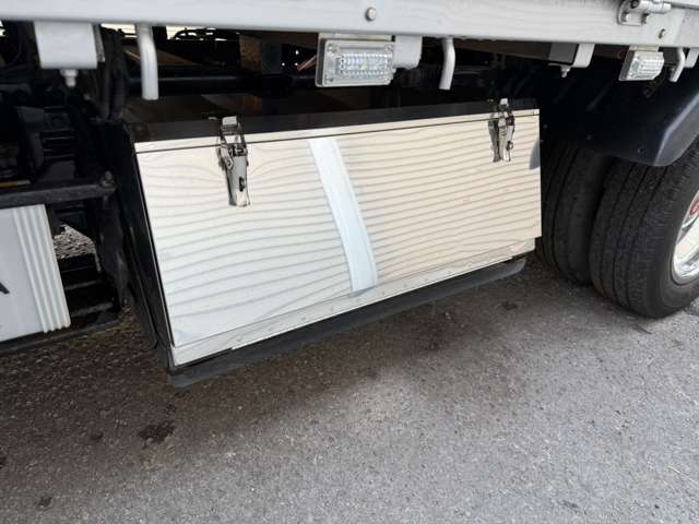 Mitsubishi Fuso Canter 7