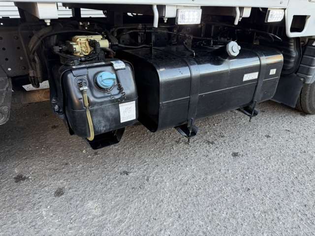 Mitsubishi Fuso Canter 9