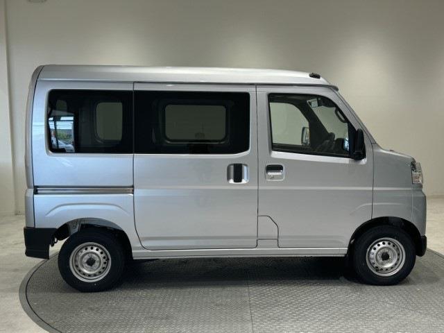 Daihatsu Hijet Cargo 6