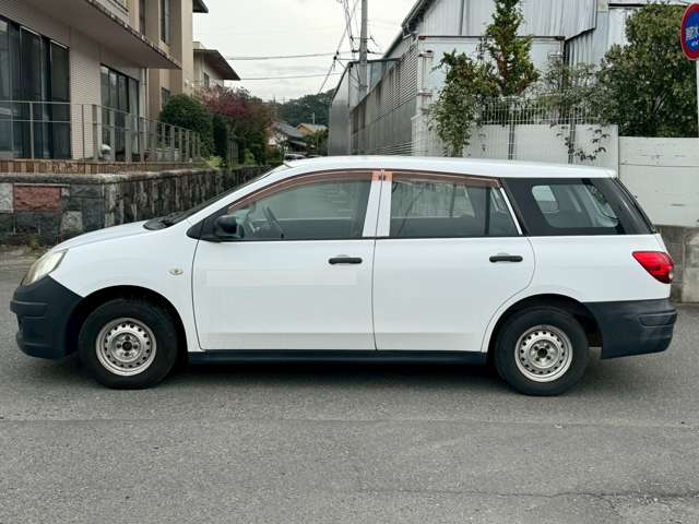 Nissan AD 5