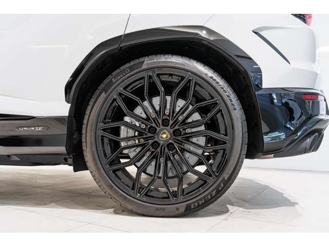 Lamborghini ウルス 11