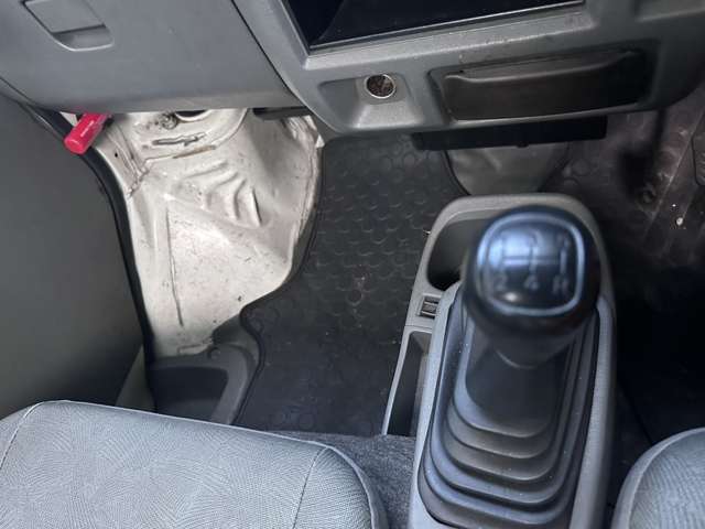 Nissan Clipper Truck 12