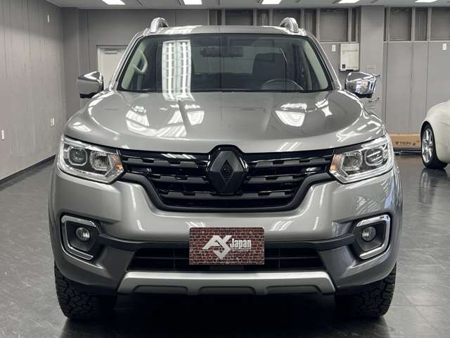 Renault Alaskan 7