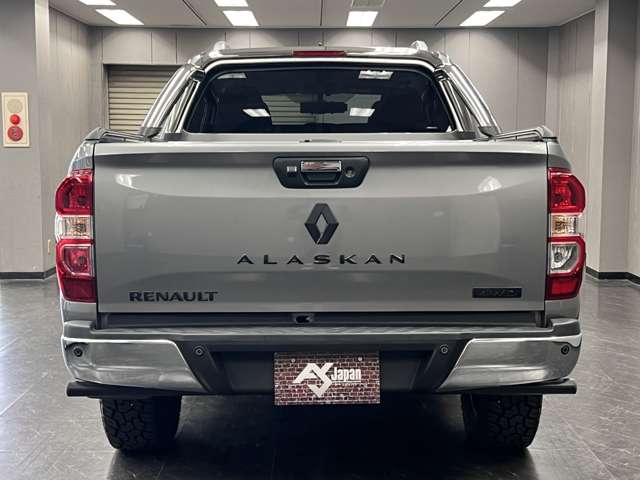 Renault Alaskan 8