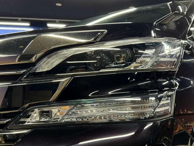 Toyota Vellfire 12
