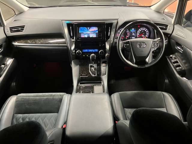 Toyota Vellfire 5
