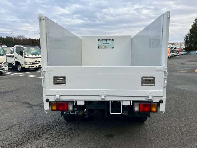 Isuzu Elf 6