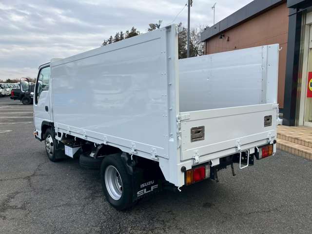 Isuzu Elf 7