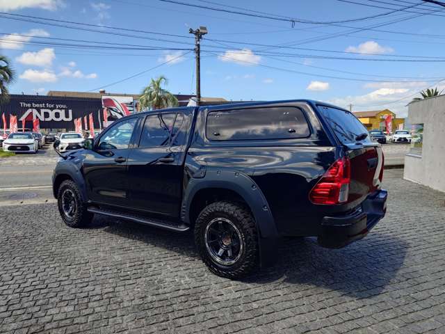 Toyota Hilux 4