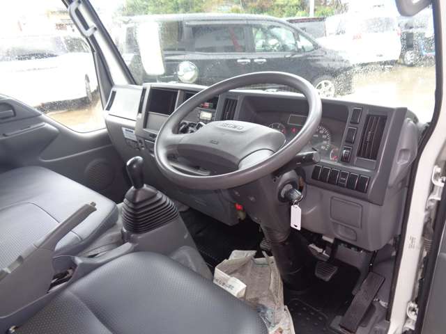 Isuzu Elf 11