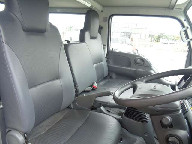 Isuzu Elf 12