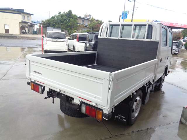 Isuzu Elf 4
