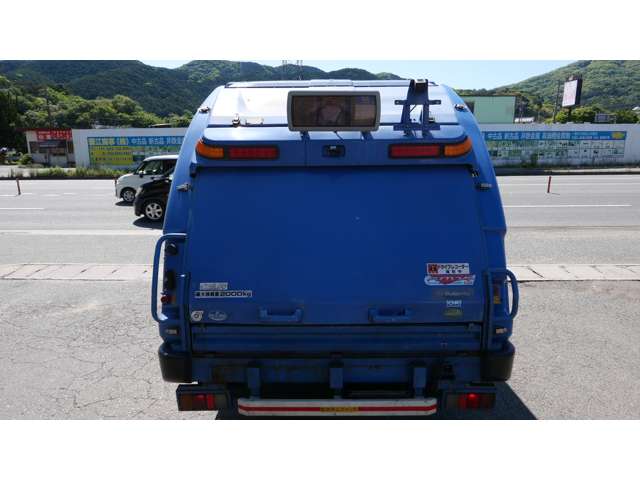 Isuzu Elf 7