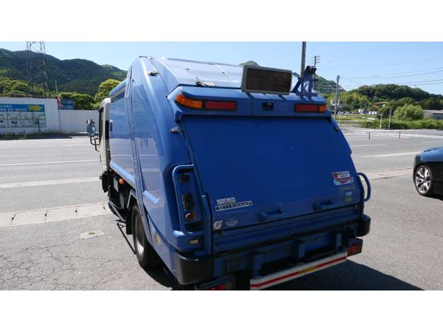 Isuzu Elf 8