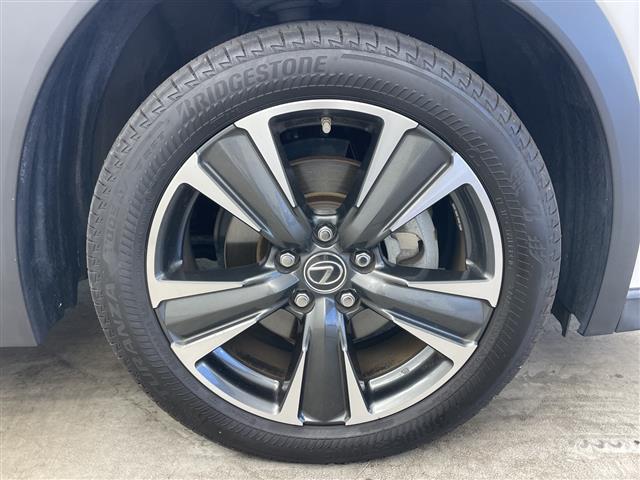 Lexus UX 11