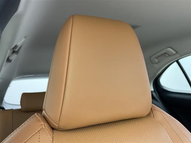 Lexus UX 7