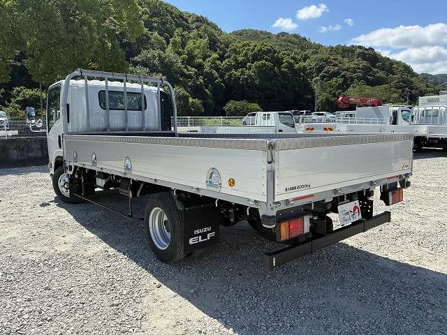 Isuzu Elf 6