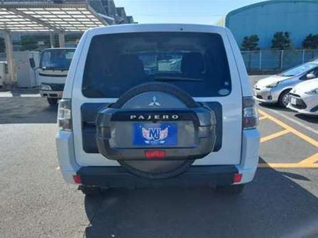 Mitsubishi Pajero 6