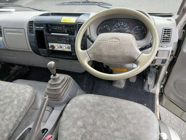 Hino Dutro 9