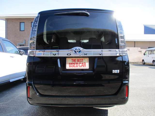 Toyota Voxy 11
