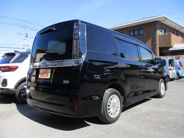 Toyota Voxy 10