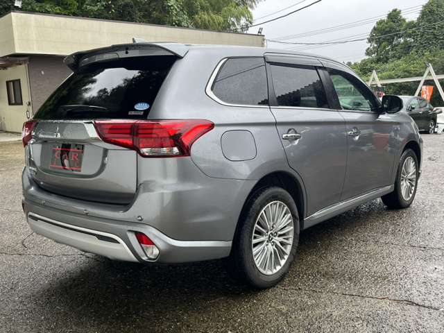 Mitsubishi Outlander PHEV 7