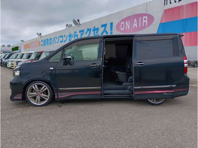Toyota Voxy 11