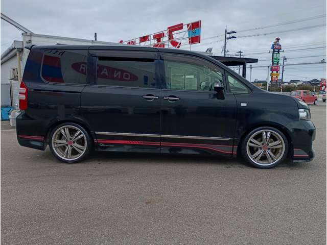 Toyota Voxy 5