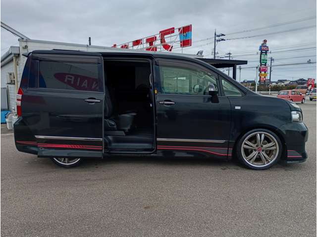 Toyota Voxy 6