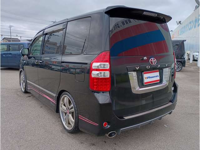 Toyota Voxy 9