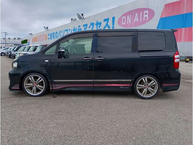 Toyota Voxy 10
