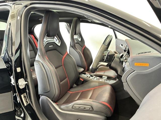 Mercedes-Benz GLA-Class 12