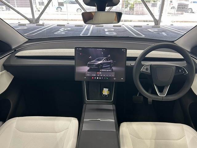Tesla Model Y 2