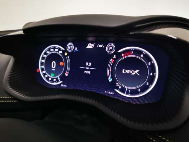 Aston Martin DBX 11