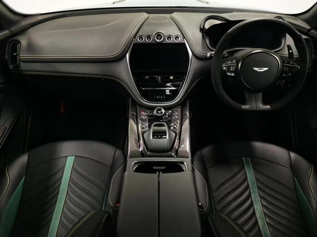 Aston Martin DBX 4