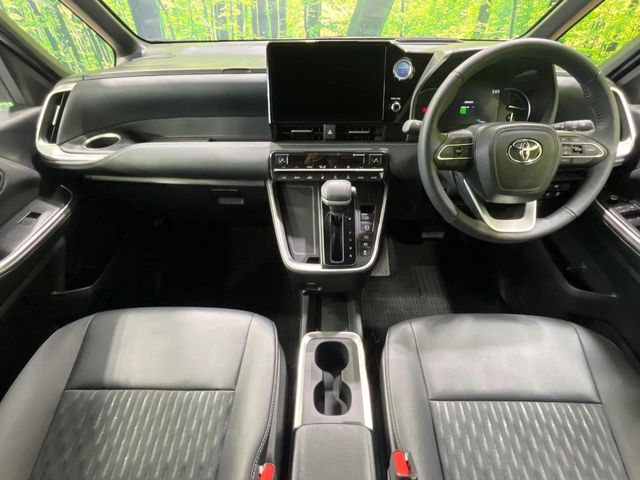 Toyota Noah 2