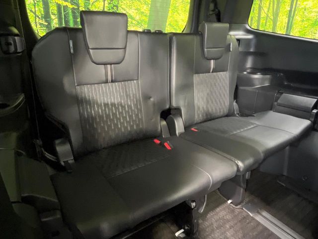 Toyota Noah 10