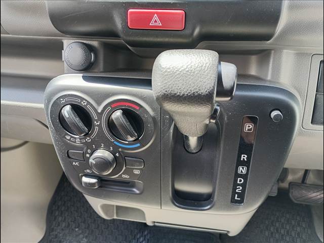 Nissan NV100 Clipper 12