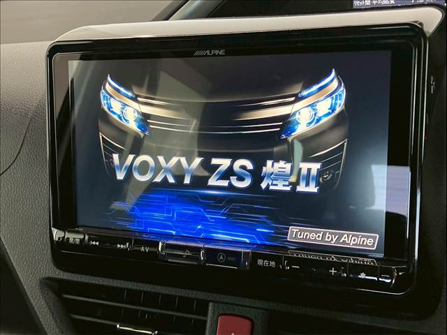 Toyota Voxy 4